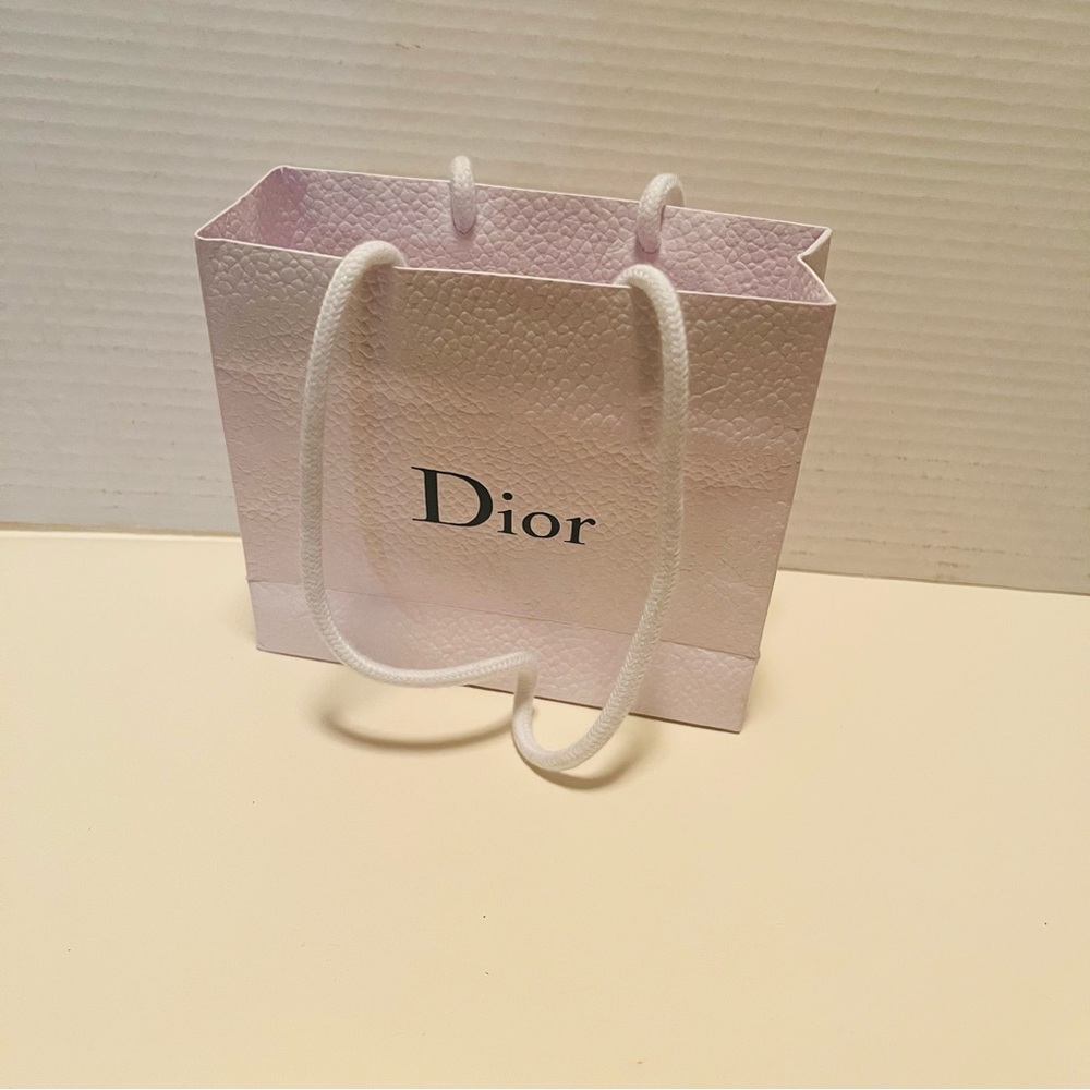 Christian Dior Logo White Pebble Paper Gift Shopping Bag Appx 5.75”x 5”x3” Small